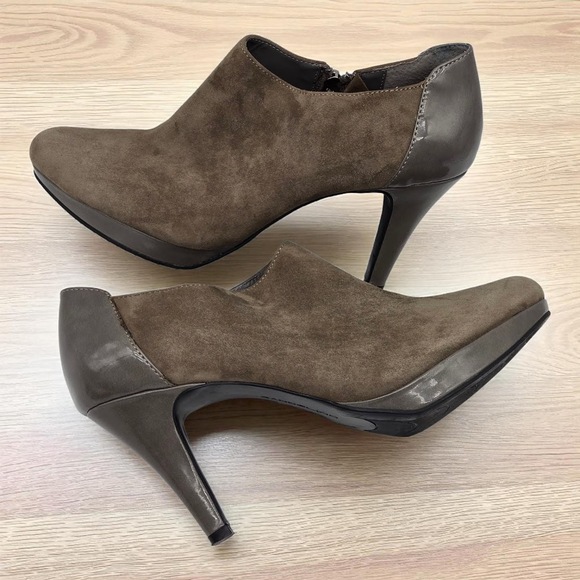 Bandolino Cardinal 11M "Gray" Suede Zippered Ankle Bootie Boots Shoes 3.5" heel - Picture 3 of 16